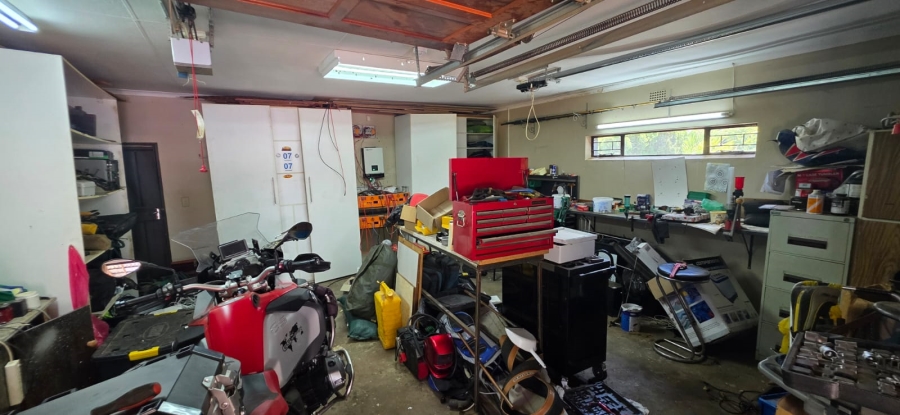 5 Bedroom Property for Sale in Wilkoppies North West